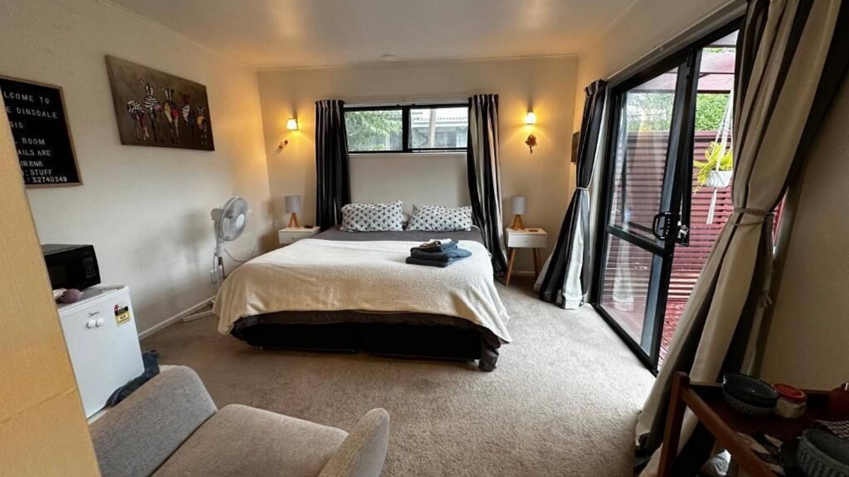 Dinsdale Apartment | Ensuite Studio with Spa Pool