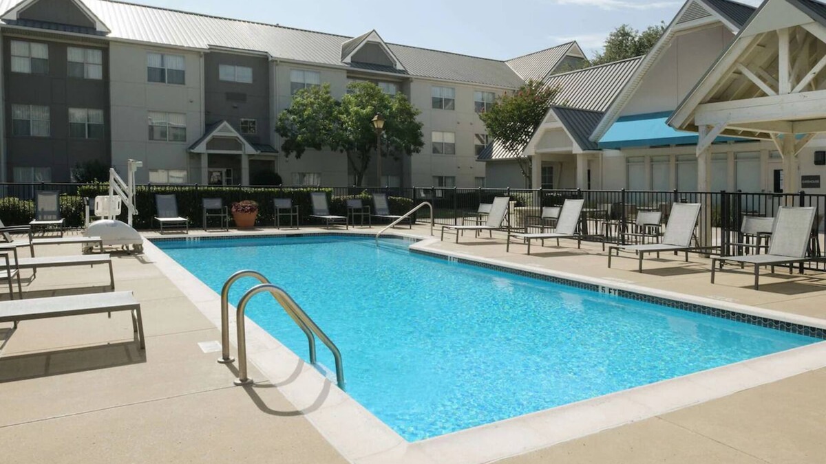 Oyster Point Hotel | Ensuring a Very Comfortable & Memorable Stay! Free Breakfast, w/Outdoor Pool