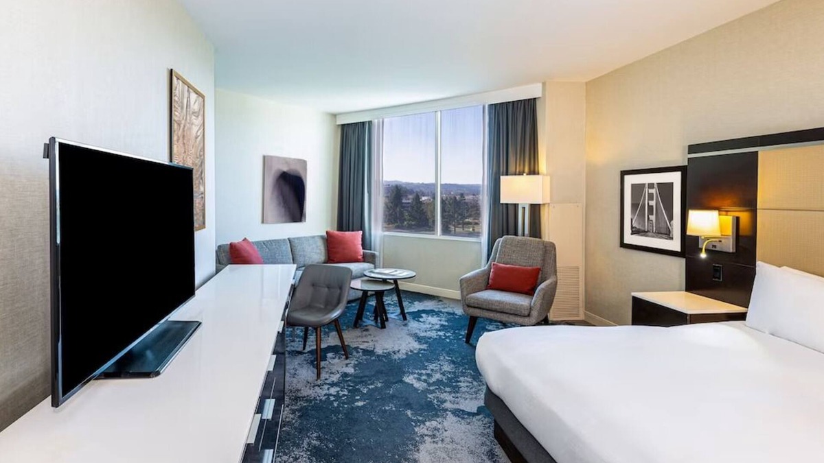 Redwood Shores Hotel | Ensuring a Very Comfortable & Memorable Stay! Pets Allowed, Onsite Pool