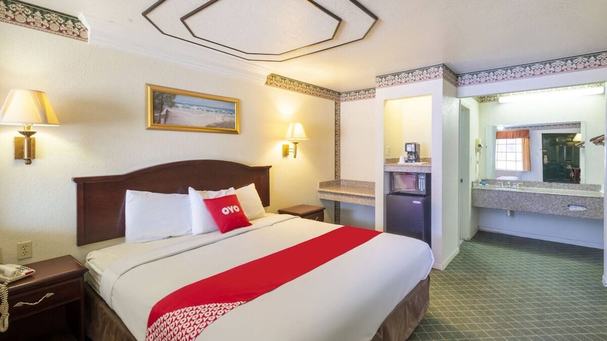 Three Rivers House | Ensuring a Very Comfortable & Memorable Stay! Near Brush Country Bar-B-Q!