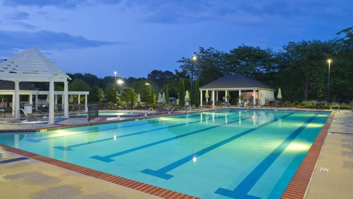 Berkeley Hotel | Ensuring a Very Comfortable & Memorable Stay! Kitchen, Free Parking, Pool!