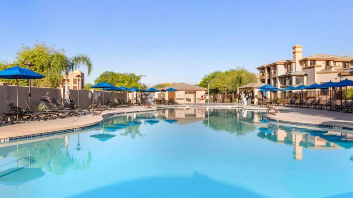 North Scottsdale Hotel | Ensuring a Very Comfortable & Memorable Stay! Outdoor Pool, Parking!