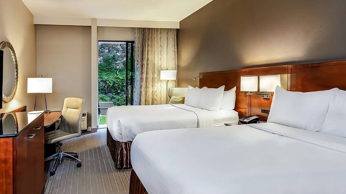 Executive Park Hotel | Ensuring a Very Comfortable & Memorable Stay! Pets Are Welcome, Parking, Pools!
