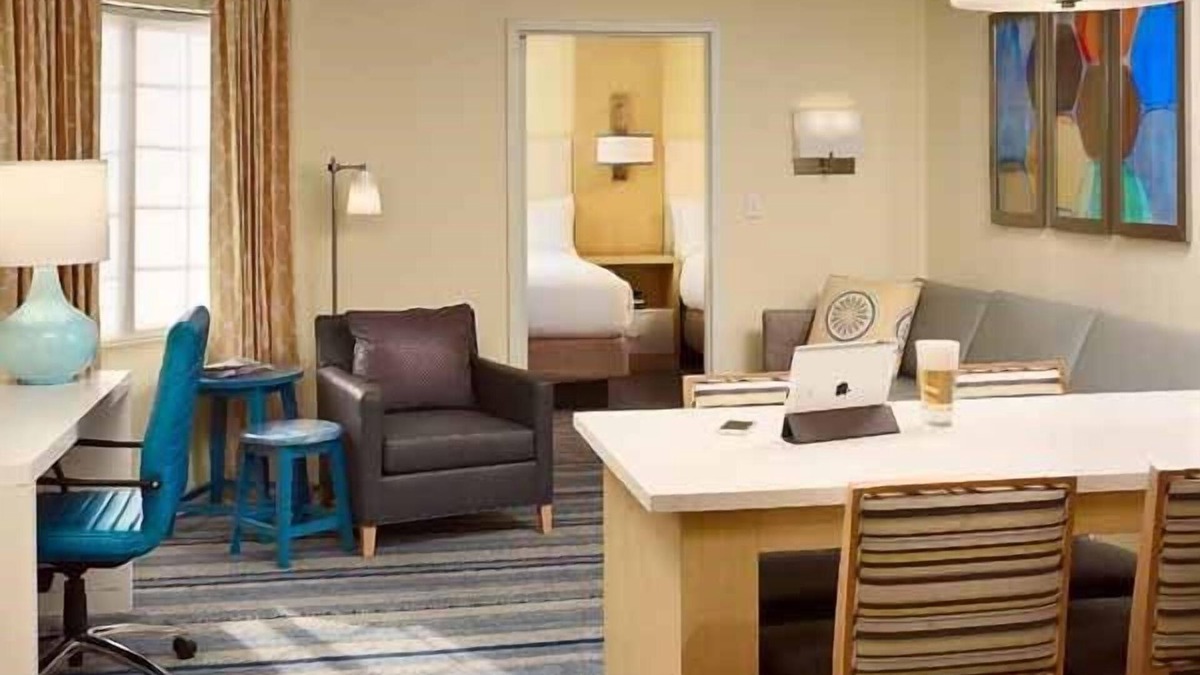 Andover Hotel | Ensuring a Very Comfortable & Memorable Stay! Free Breakfast, Pet-Friendly, Pool