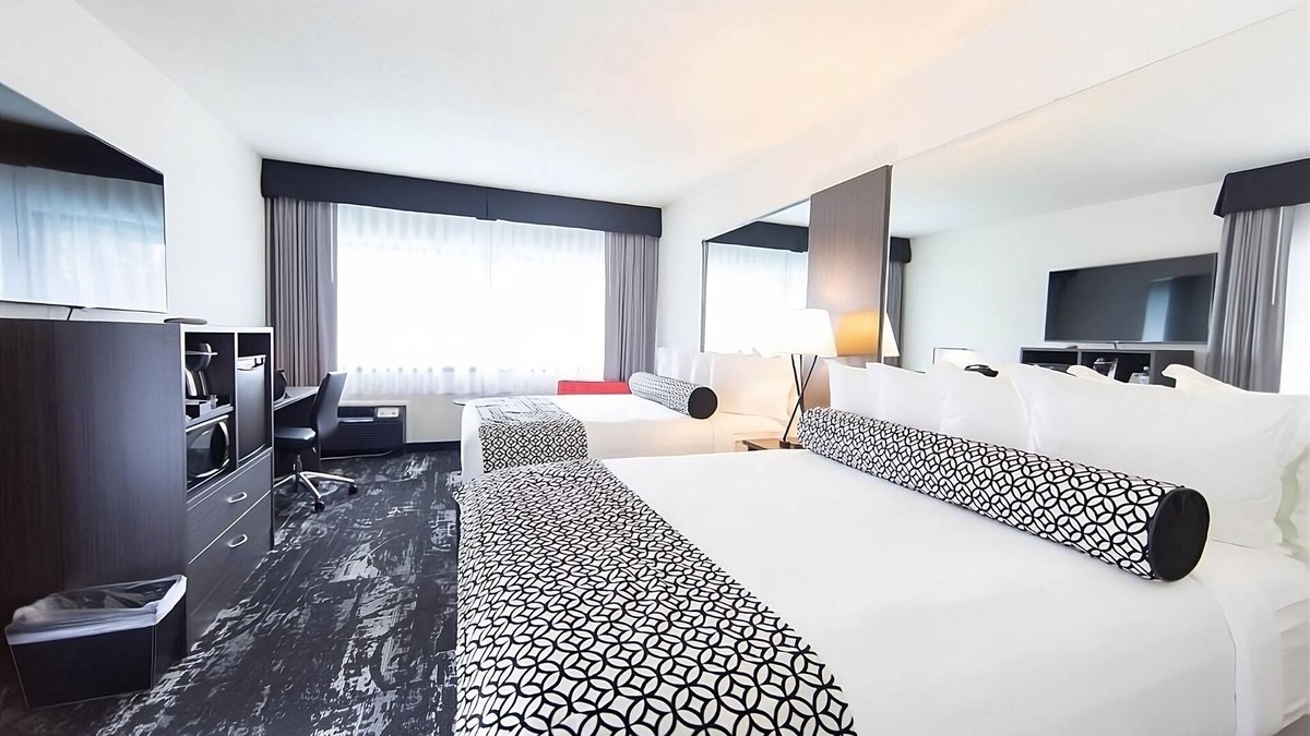 Riverside Hotel | Ensuring a Very Comfortable & Memorable Stay! Near Bing Crosby Theater