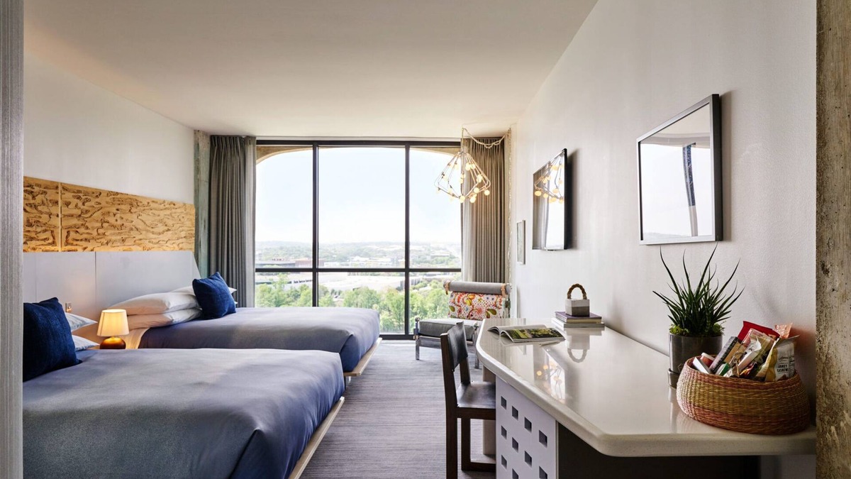Congress Avenue Historic District Hotel | Ensuring a Very Comfortable & Relaxing Stay! 2 Family-friendly Units, Pool