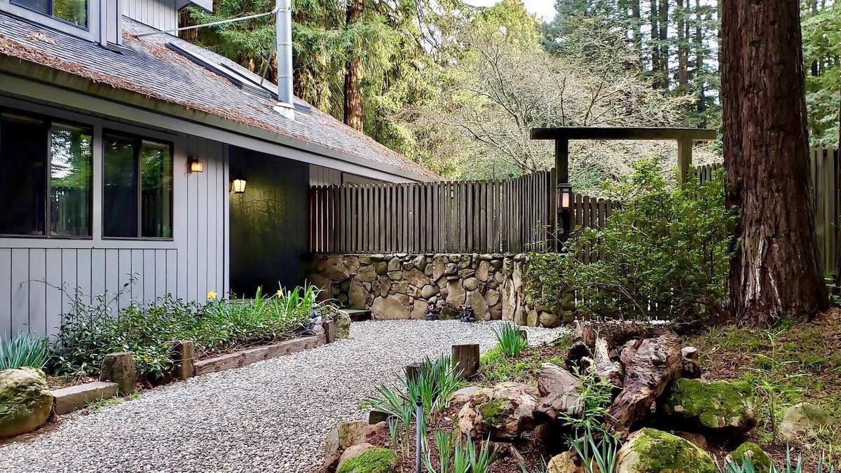 La Selva Beach House | Entelechy Ranch - A Cozy Redwood Resort
