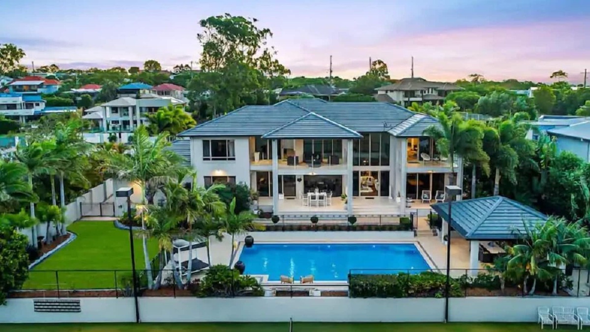 Wynnum North House | Entertain Every Family Member!