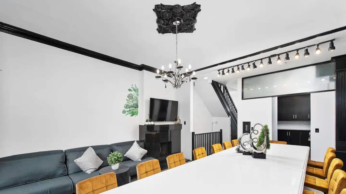 West Queen West Apartment | Entertainer's Dream/ Downtown monyxbnb.com