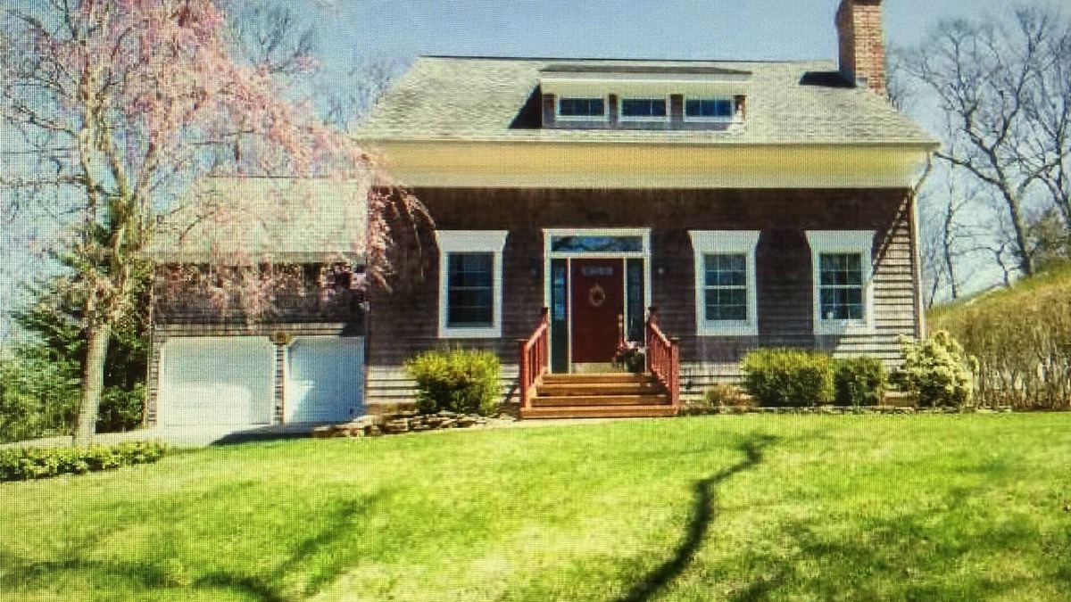 Southold House | Entertainers Delight Just Steps From The Beach