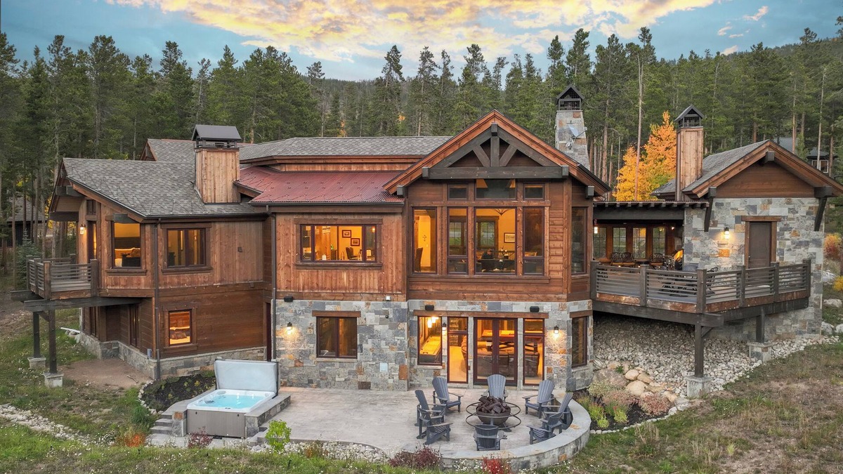 Breckenridge House | Entertaining Masterpiece, game tables, hot tub, outdoor kitchen, and incredible views!