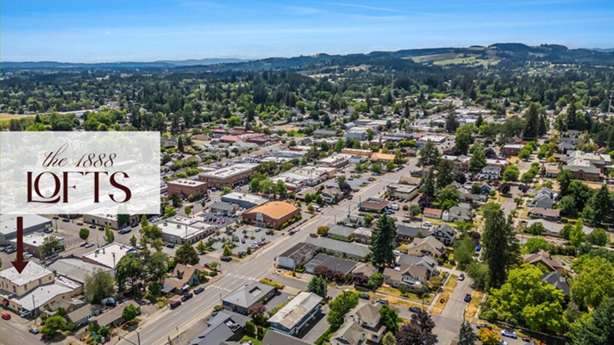Newberg Condo | Entire 1888 Historic Loft – 3BR, 2.5BA Private Retreat in Downtown Newberg