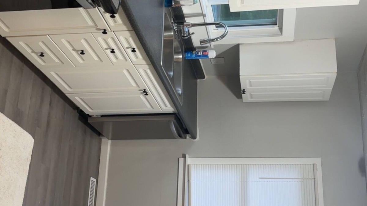 Hilliard House | Entire 1BR House w/spacious driveway
