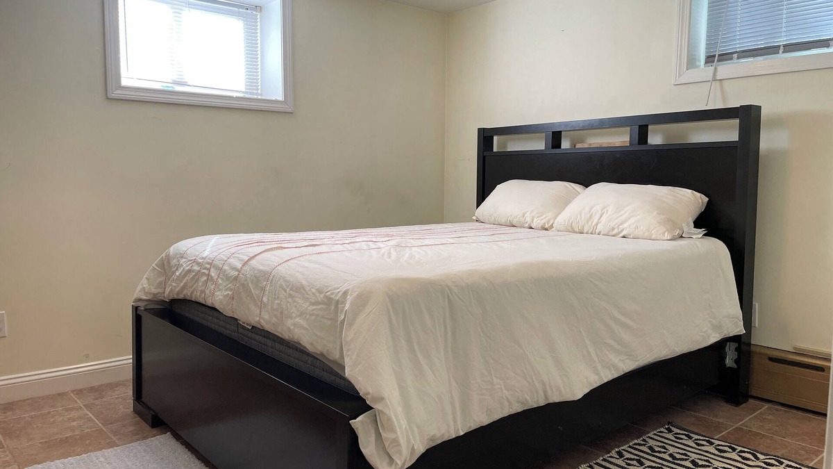 Nonantum House | Entire 1BR in Newton AC Parking Walk to Shops