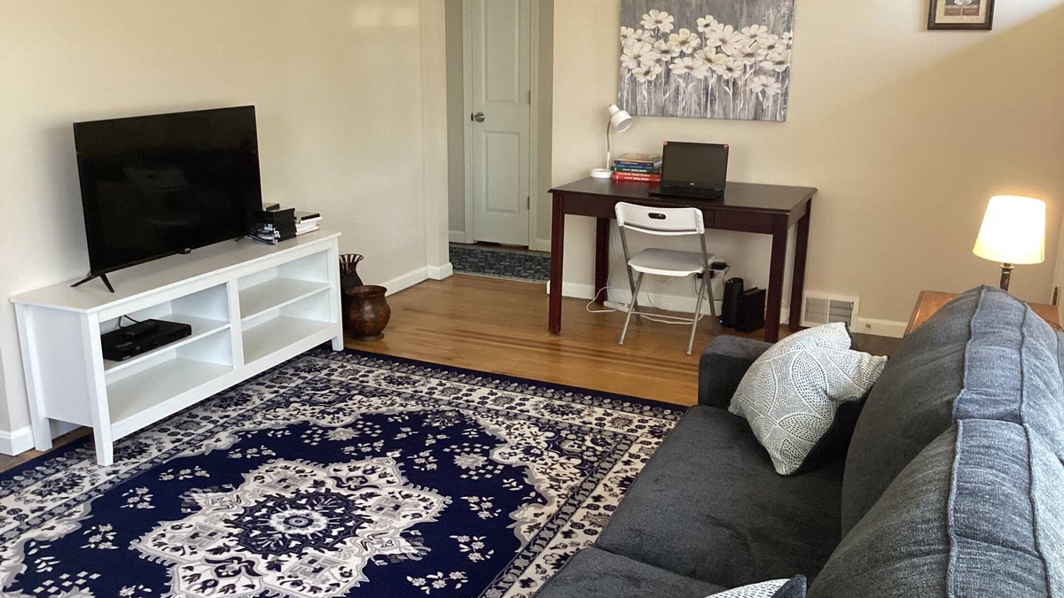 Evansville House | Entire 2 bedroom House with Living Room, close to all.Sleeps 6.