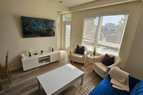 Earlscourt Apartment | Entire 2 Bedroom Townhouse in Toronto!