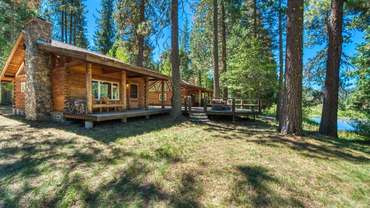 Sloat Cabin | Entire 200-acre, dog-friendly ranch with 4 homes, river access & fishing ponds