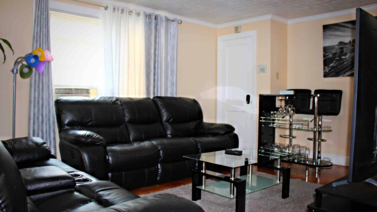 Southern Mattapan Apartment | ENTIRE 2BR APARTMENT IN A NICE QUIET NEIGHBORHOOD!