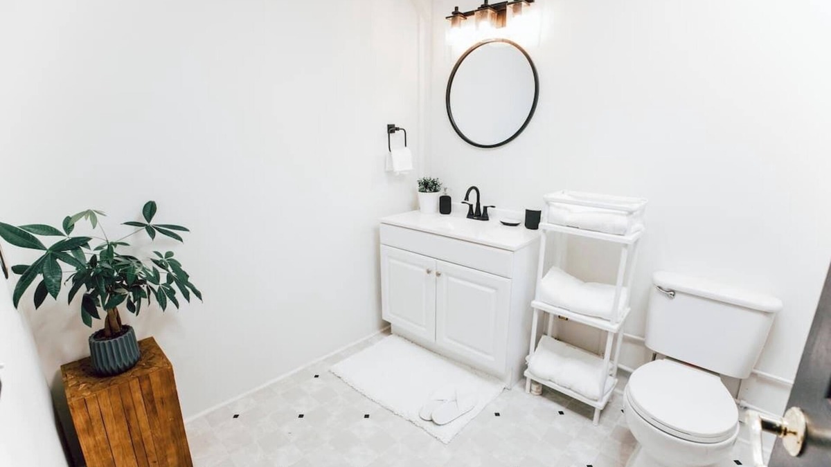 Old West Side House | Entire 2nd Floor Loft Located Downtown Ann Arbor Near UofM Stadium.