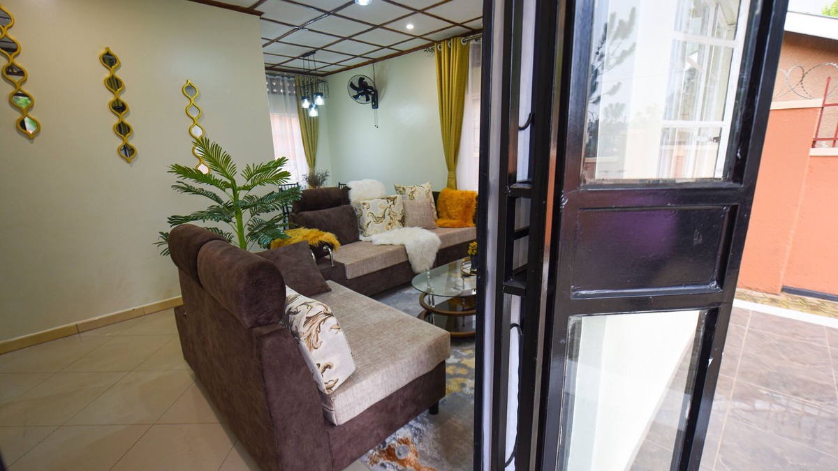 Kireka House | Entire 3-Bedroom Holiday Home in Kampala, Lovingly Furnished