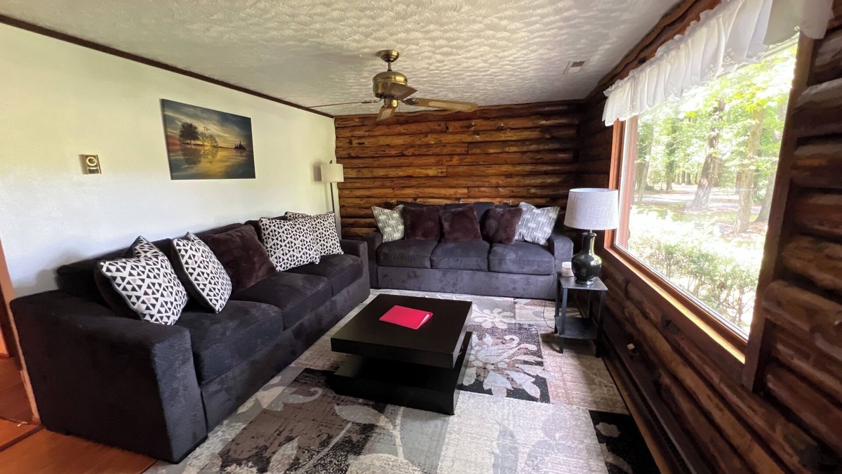 Marion Station Cabin | Entire 4-bedroom 2-bath Cabin with AC, Recreational rooms, WiFi in Crisfield, MD