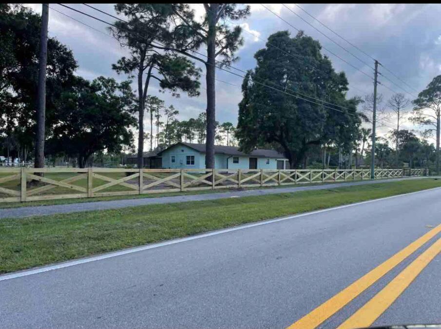 West Palm Beach House | Entire 4 bedroom farm house on 2 acres Sleeps 8