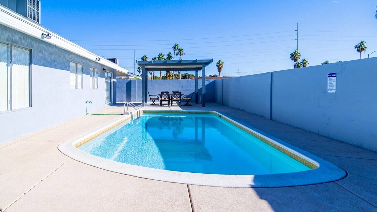 Paradise House | Entire 4 Beds Home With Pool, 10 Minutes From The Strip