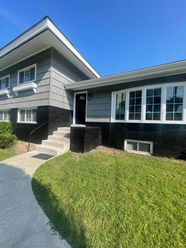 White Oak Villa | Entire 5 Bedrooms Home near DC and Metro