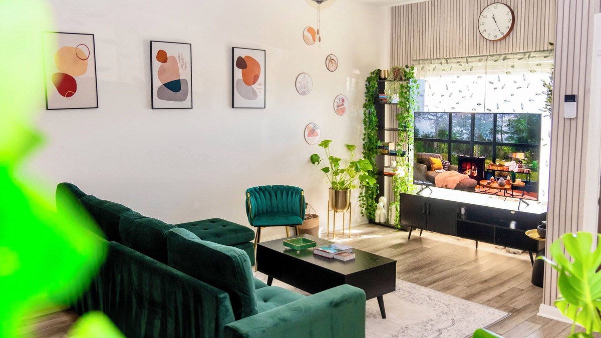 Kyle House | Entire 5B Boho house with game area & workspace, central to popular locations!