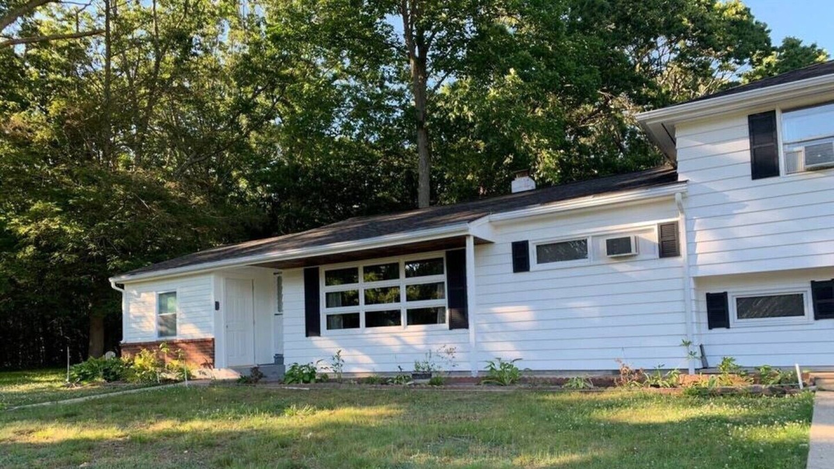 Preston House | Entire 6 bedroom house 2 mi to Foxwoods, sleeps 12