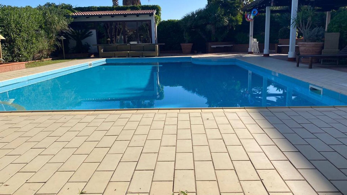 Isola delle Femmine Villa | Entire Apartment in Villa with Pool facing the Beach