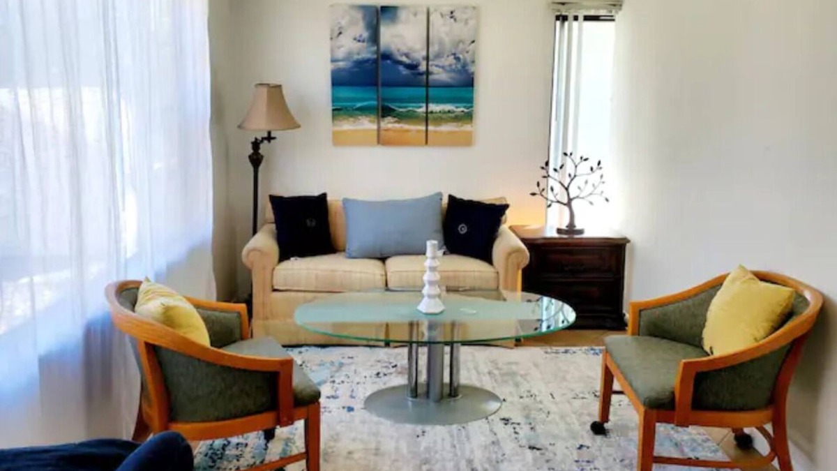 Brookhollow Apartment | Entire apartment 1b&1b close to downtown, stadium, galleria, theaters