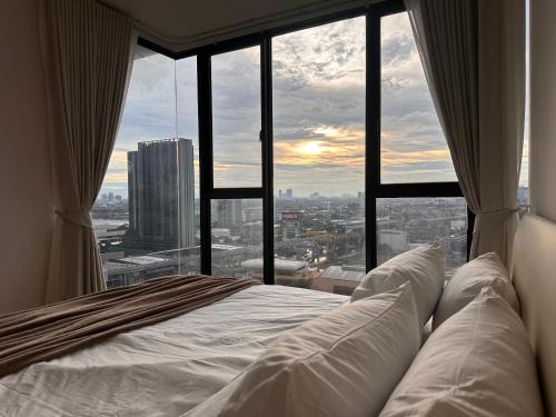 Khlong Kluea Apartment | Entire apartment near train station with pool & views