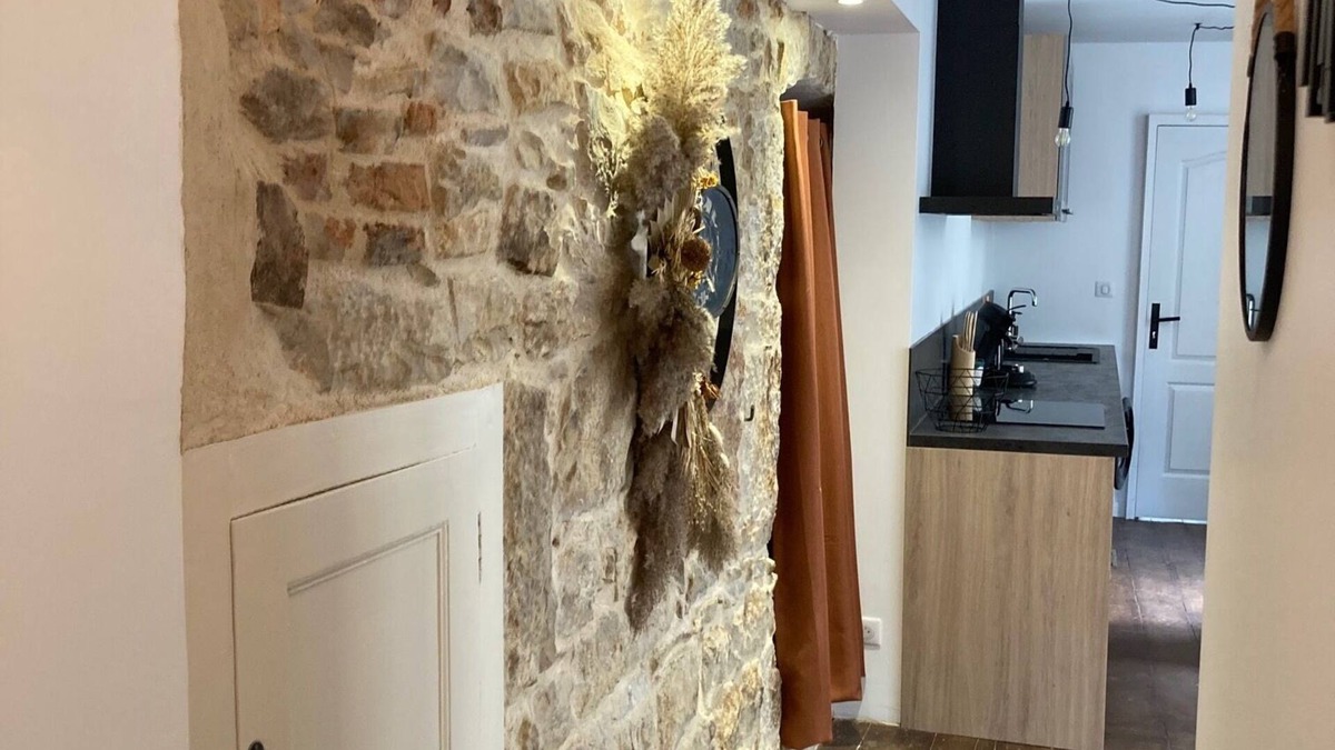 Saint-Amour Apartment | Entire apartment non-smoking. Pets allowed.