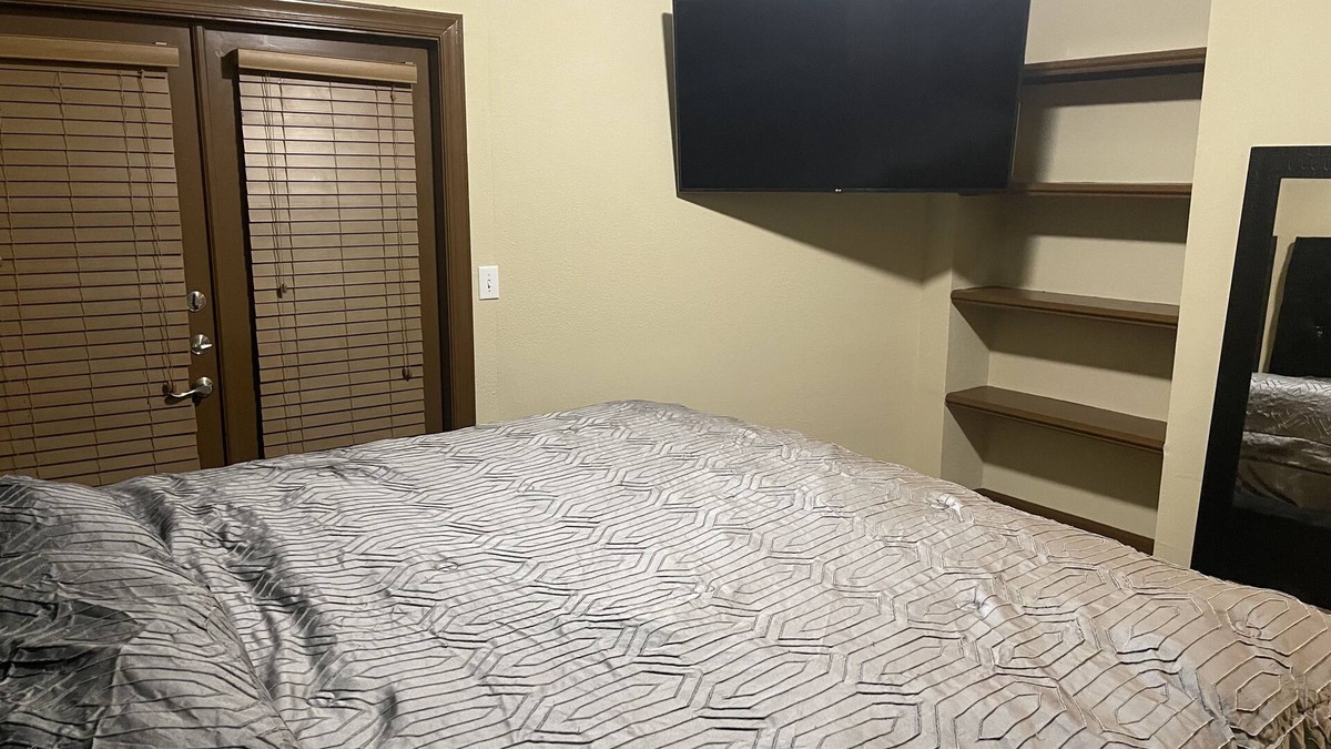 Houston Apartment | Entire Apt 1br w/private balcony SouthWest Houston