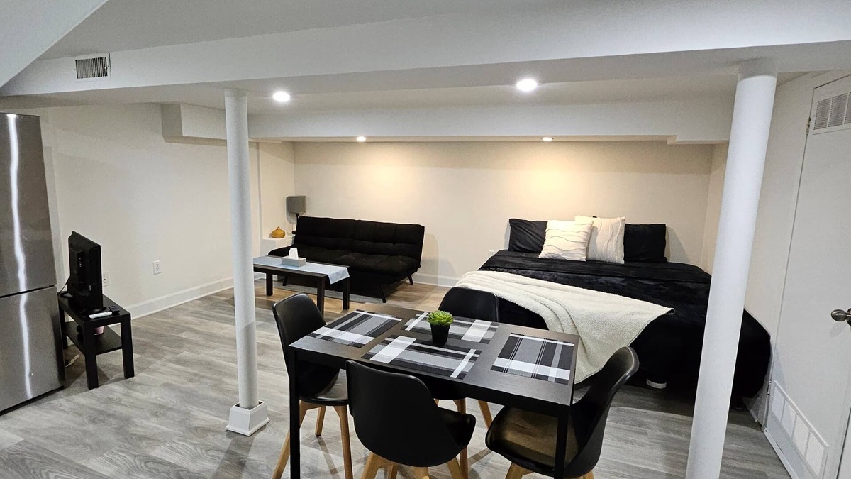Richmond Hill Apartment | Entire bachelor basement