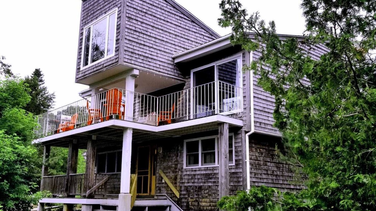 Manitoulin District House | Entire Beach House in Providence Bay, Manitoulin Island.