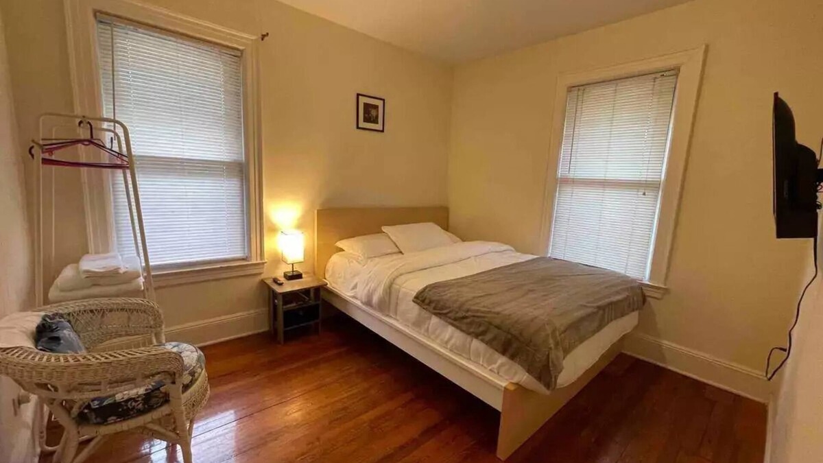 Queens Apartment | Entire Beautiful 1BR for You! Located in the heart of Queens!