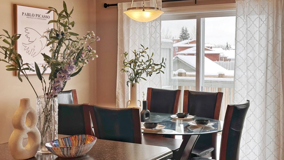 Northwest Edmonton House | Entire Beautiful and Cozy Home in Northwest of Edmonton