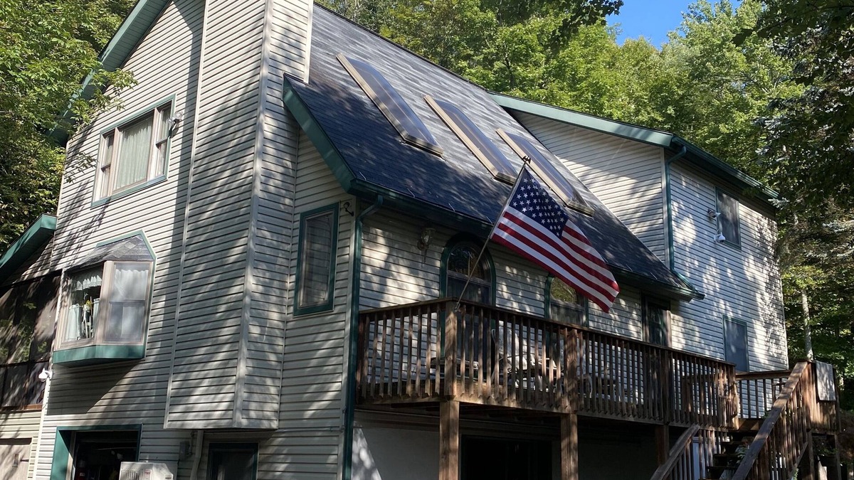 Lake Ariel Ski Chalet | Entire Beautiful House, in The Hideout, Lake Ariel PA
