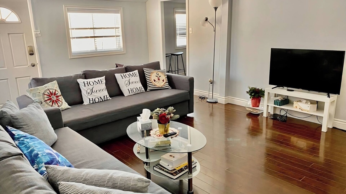 Wasaga Beach House | Entire Bungalow in Wasaga Beach ⛱️