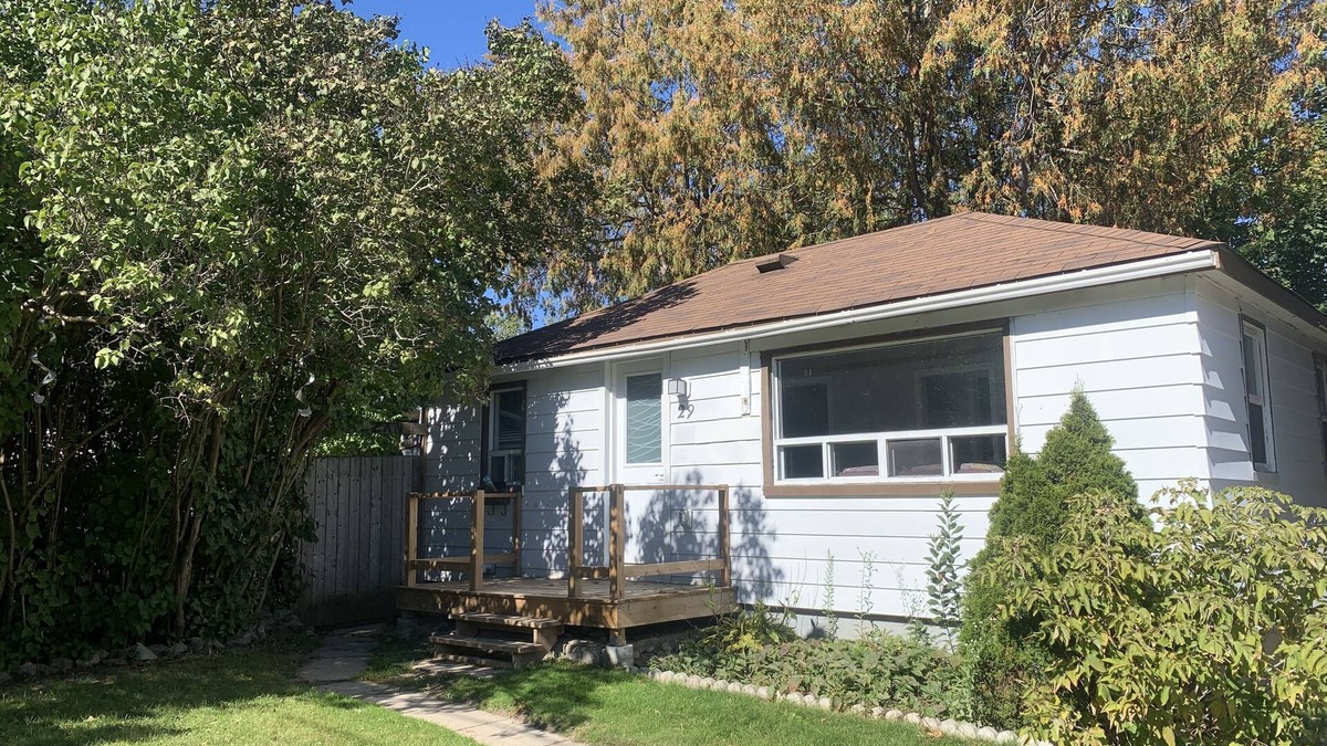 Orangeville House | Entire bungalow with 2 bedrooms,kitchen,washroom & privacy