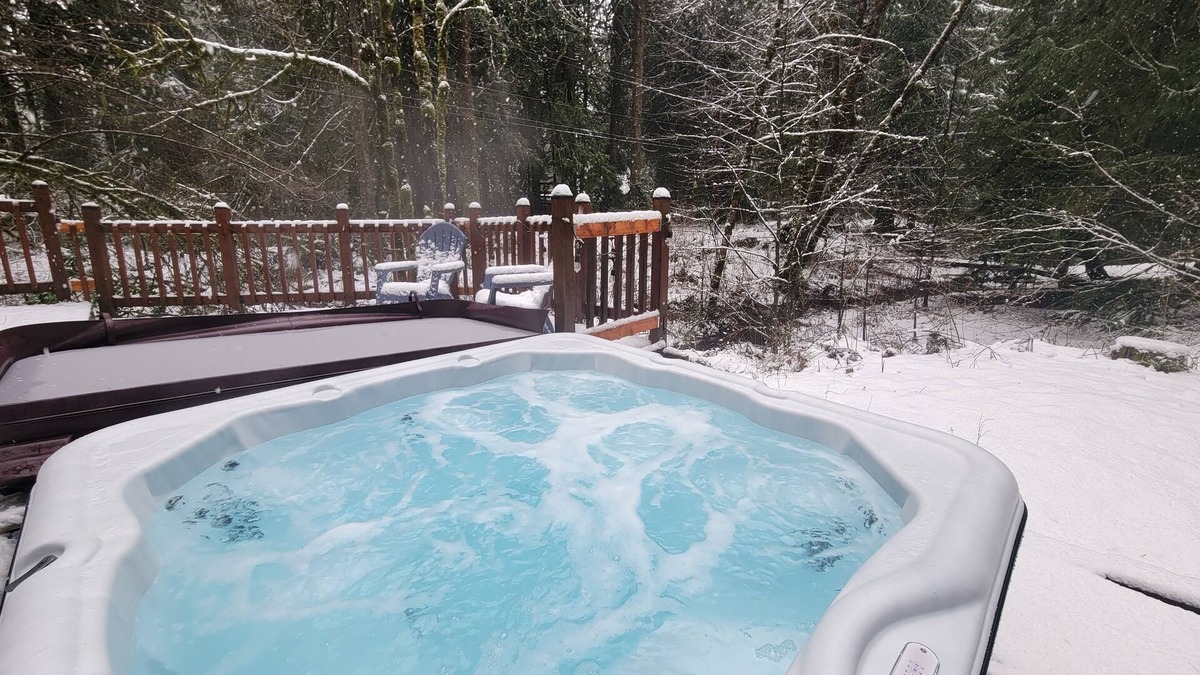 Zigzag Cabin | Entire Cabin - Mt. Hood, close to skiing! HOT TUB/BBQ/WiFi/Firepit