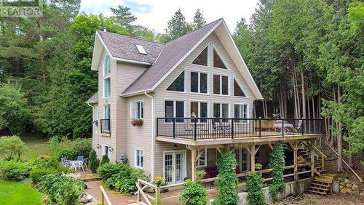 Flesherton House | Entire Chalet Near Eugenia Falls