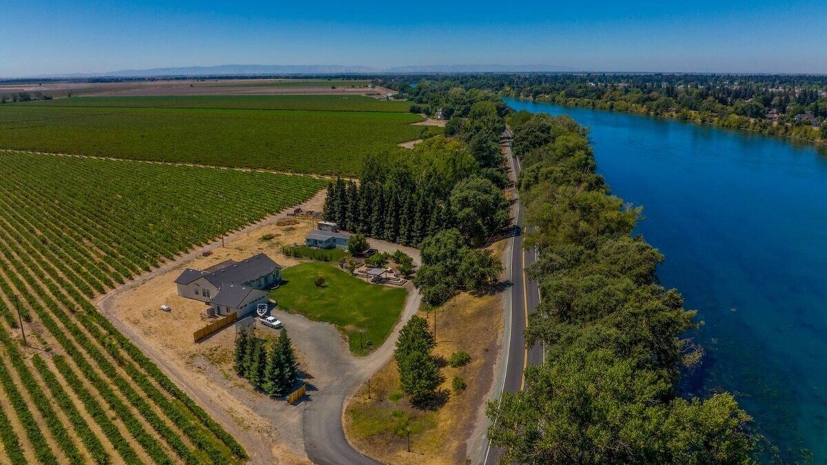 Clarksburg House | Entire Clarksburg House · Vineyard Vistas: Sip, Stay, and Soak In Luxury