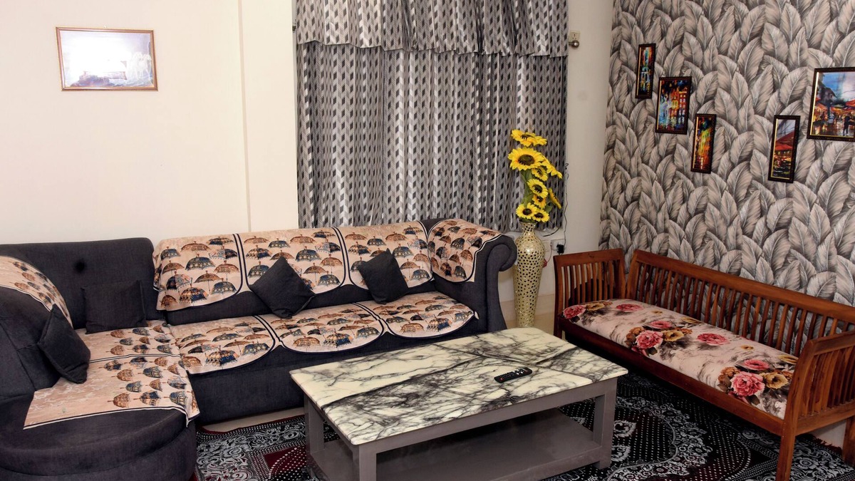 Lajpat Nagar Apartment | Entire cozy 2 BHK apartment with AC, WiFi ,Park facing in Lajpat nagar New Delhi