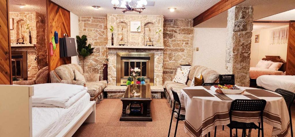 Transcona House | Entire Cozy Basement Studio in Winnipeg South Transcona