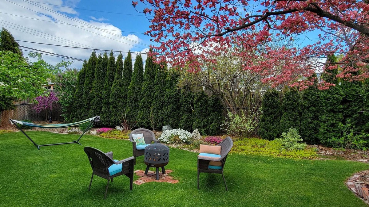 Okanagan-Similkameen House | Entire Cozy Guesthouse w/Hot Tub. In compliance with new BC legislation. n