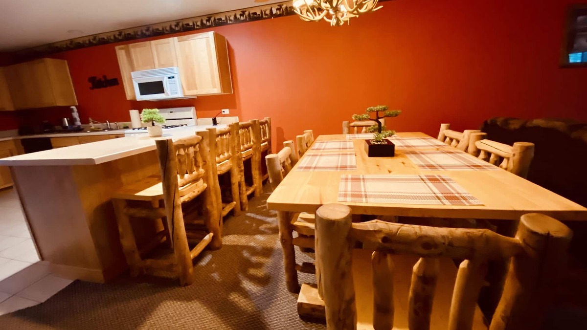 Oglesby Cabin | Entire Cozy Villa 2 min Near Starved Rock!
