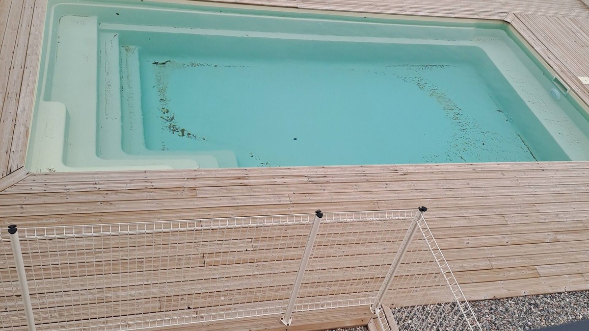 La Palme Apartment | Entire dwelling located near the sea with shared pool and garage.